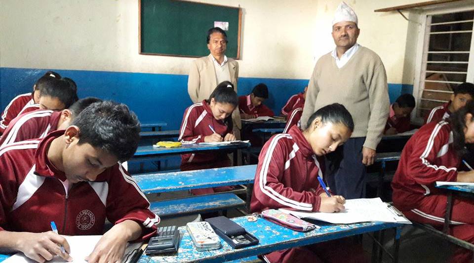 परीक्षाहलमा जिशिअको 'फोटो सेसन', विद्यार्थी प्रति खेलवाड  