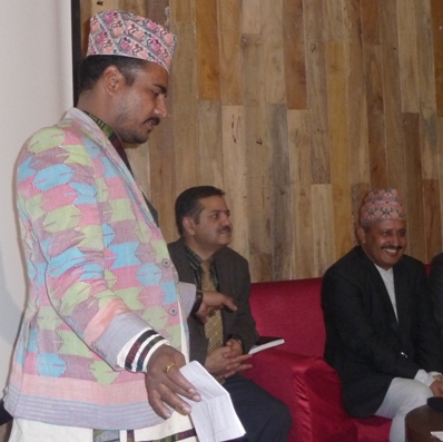 शिक्षा मन्त्रीलाई माग्ने बुढाले भने 'घोडे मन्त्री'  !
