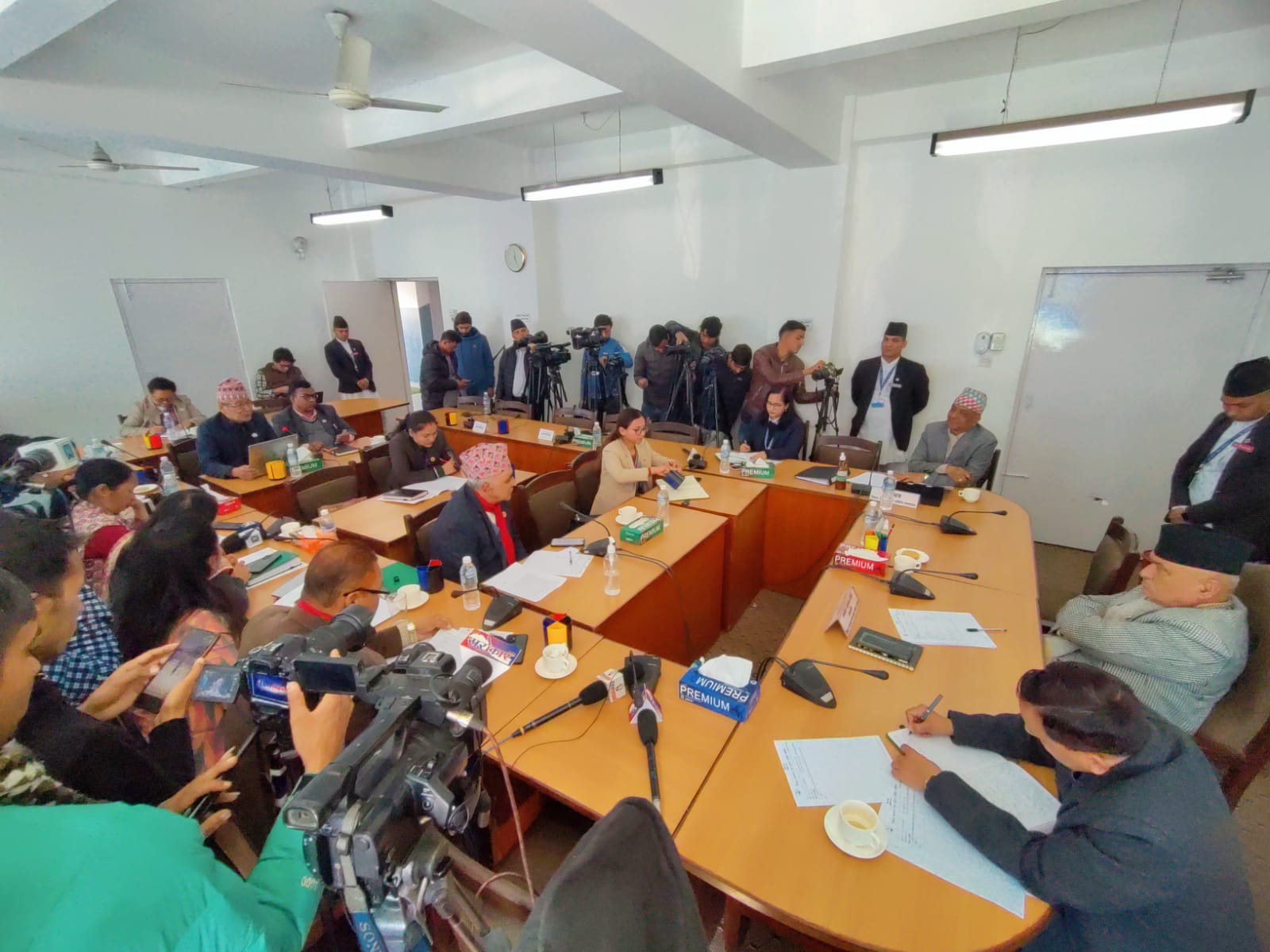 समितिमा प्रधानमन्त्रीको खोजी