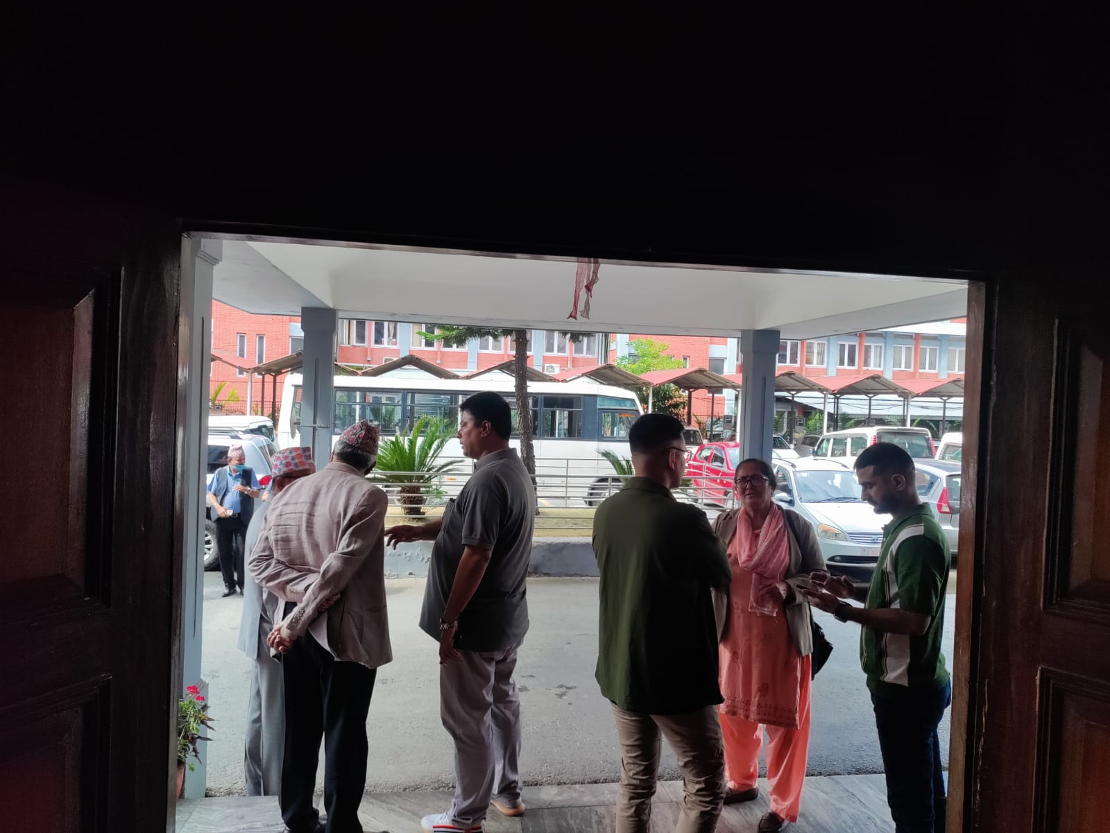 संसदीय समितिको ढोकैमा शिक्षकका नेताको लर्को  !