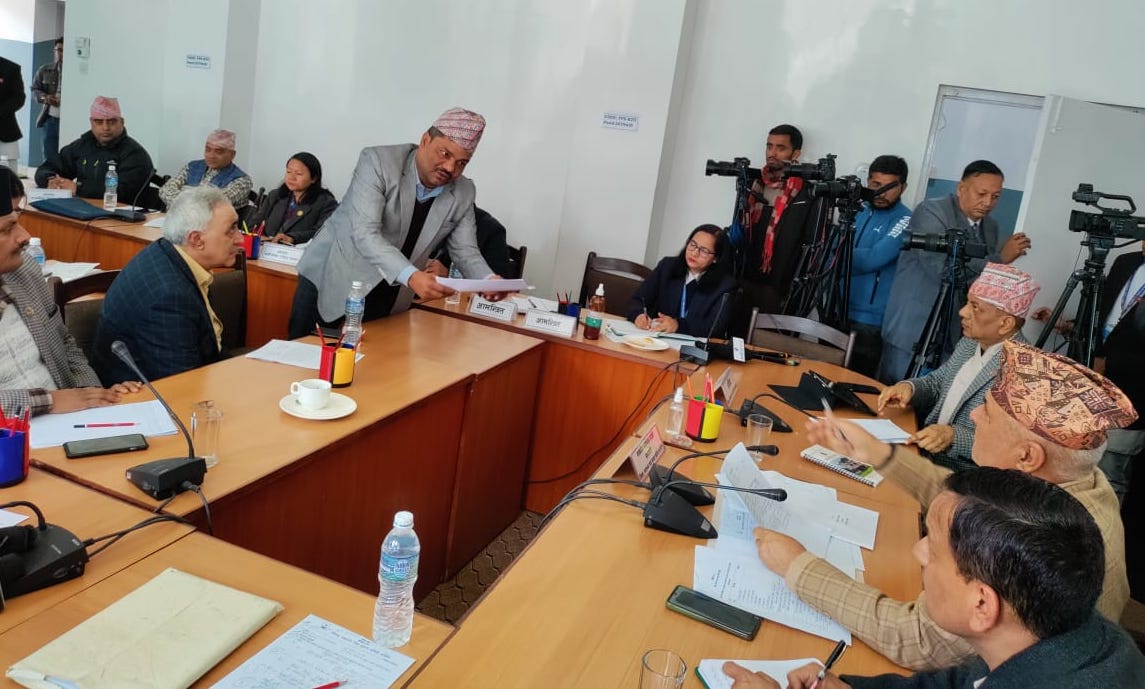 विद्यालय कर्मचारीका अध्यक्ष तिवारी भन्छन्,‘हामी स्थानीय तहमा बस्न तयार छौ, हाम्रो आवाज सुनिदिनुस्’