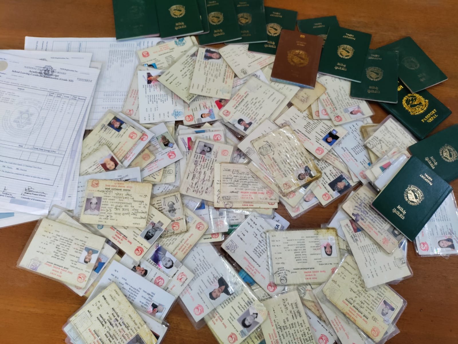 शिक्षाको कार्यालयमा छुटेका नागरिकता र पासपोर्टको चाङ (नाम सहित)