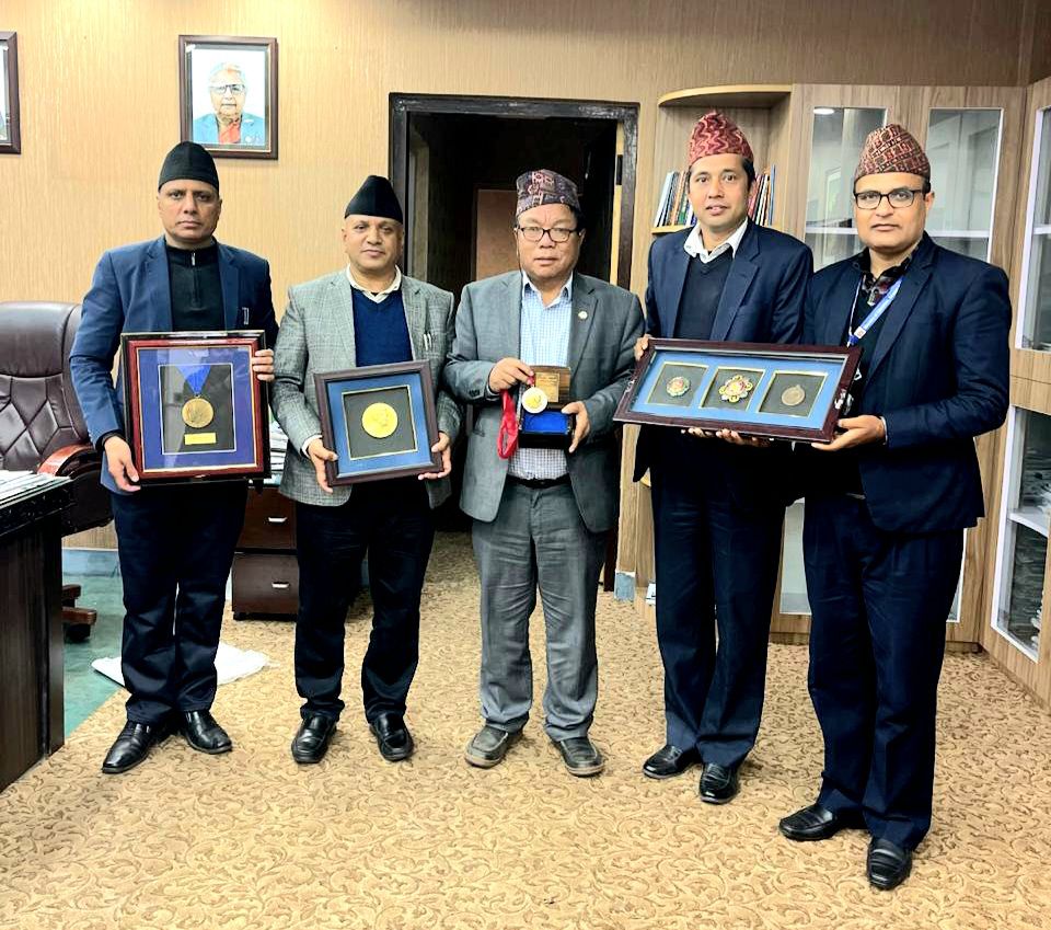 शिक्षामन्त्री पुनको राजिनामा, प्राप्त सबै पदक नेपाल सरकारलाई दान