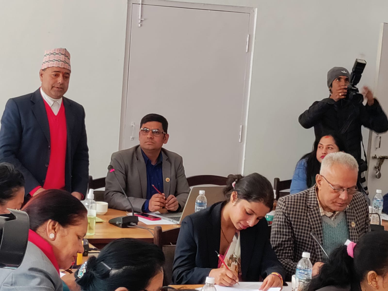 ‘शिक्षकलाई जस्तै आन्तरिक प्रतिष्पर्धाबाट स्थायी गरियोस्’