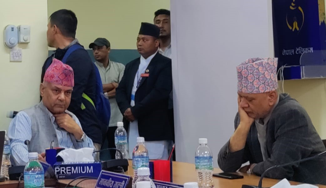 शिक्षा विधेयक रोक्न शिक्षामन्त्री र काँग्रेस प्रमुख सचेतक नै लागेको सांसदको आरोप